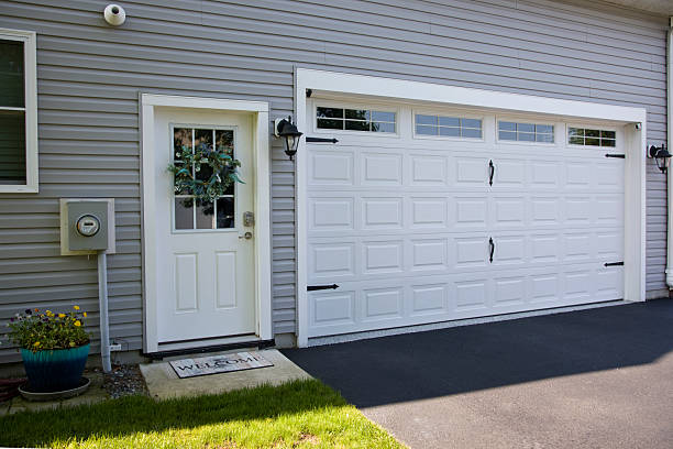 24/7 Emergency Garage Door Panel Replacement experts in Bunker Hill, IL